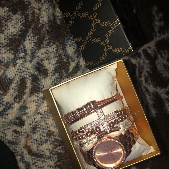 Rose Gold Watch+ Accessories - Picture 2 of 3